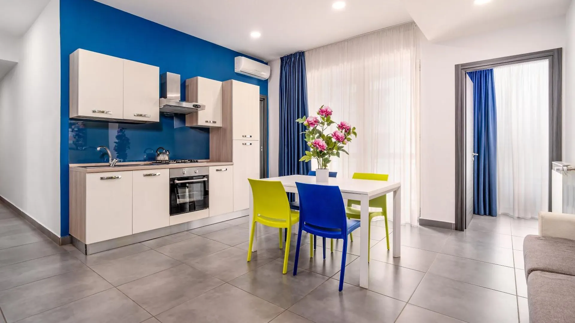 Residence Palazzo Dei Delfini By Receptio Катания 0*,  Италия