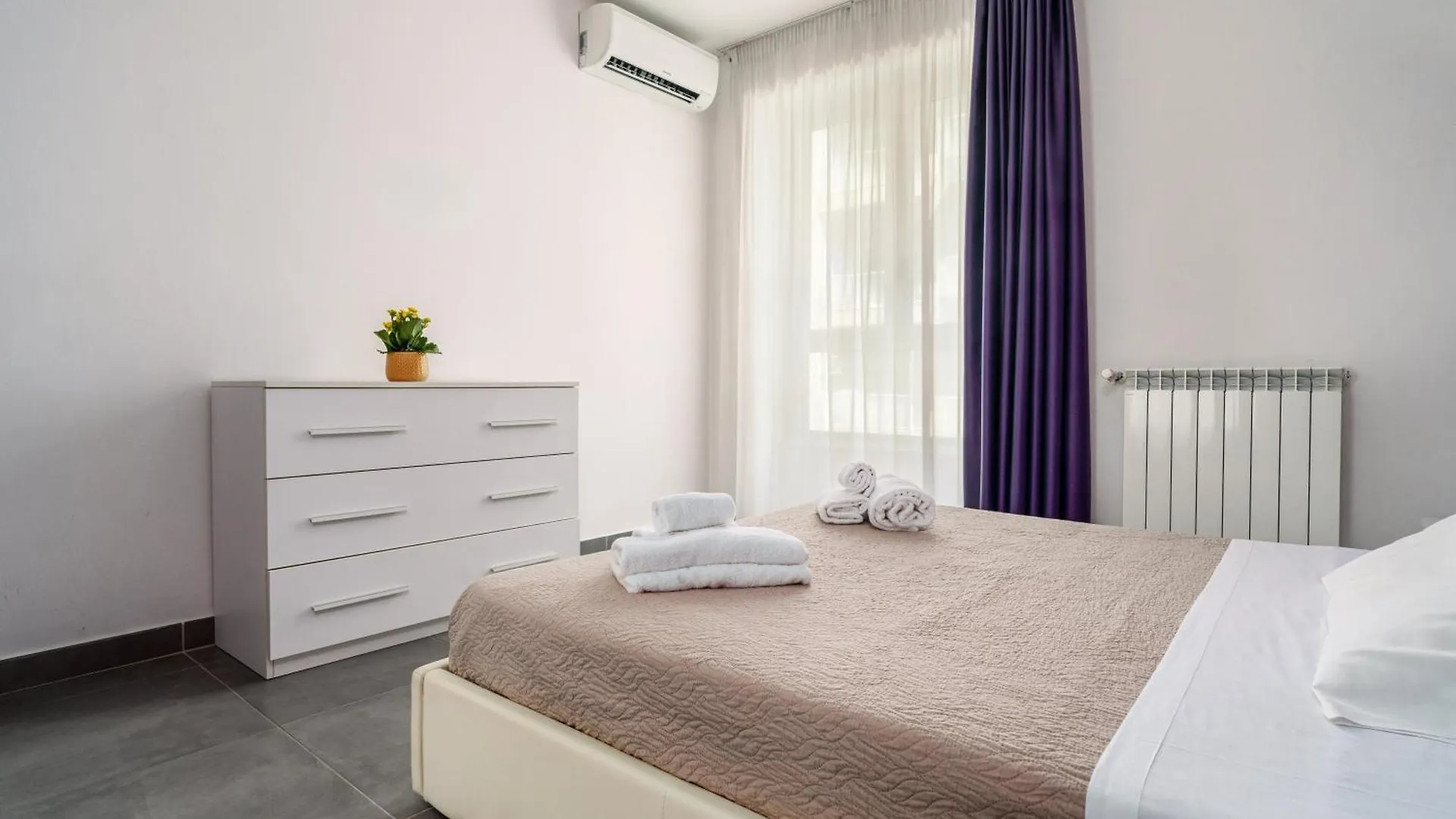 Residence Palazzo Dei Delfini By Receptio Катания Италия
